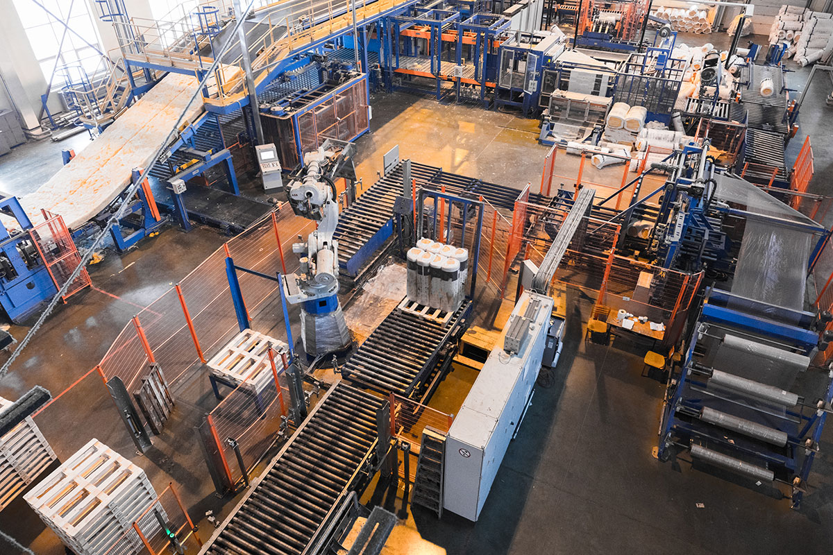 Benefits of Palletizing Solution Machines production industry equipment manufacture hero