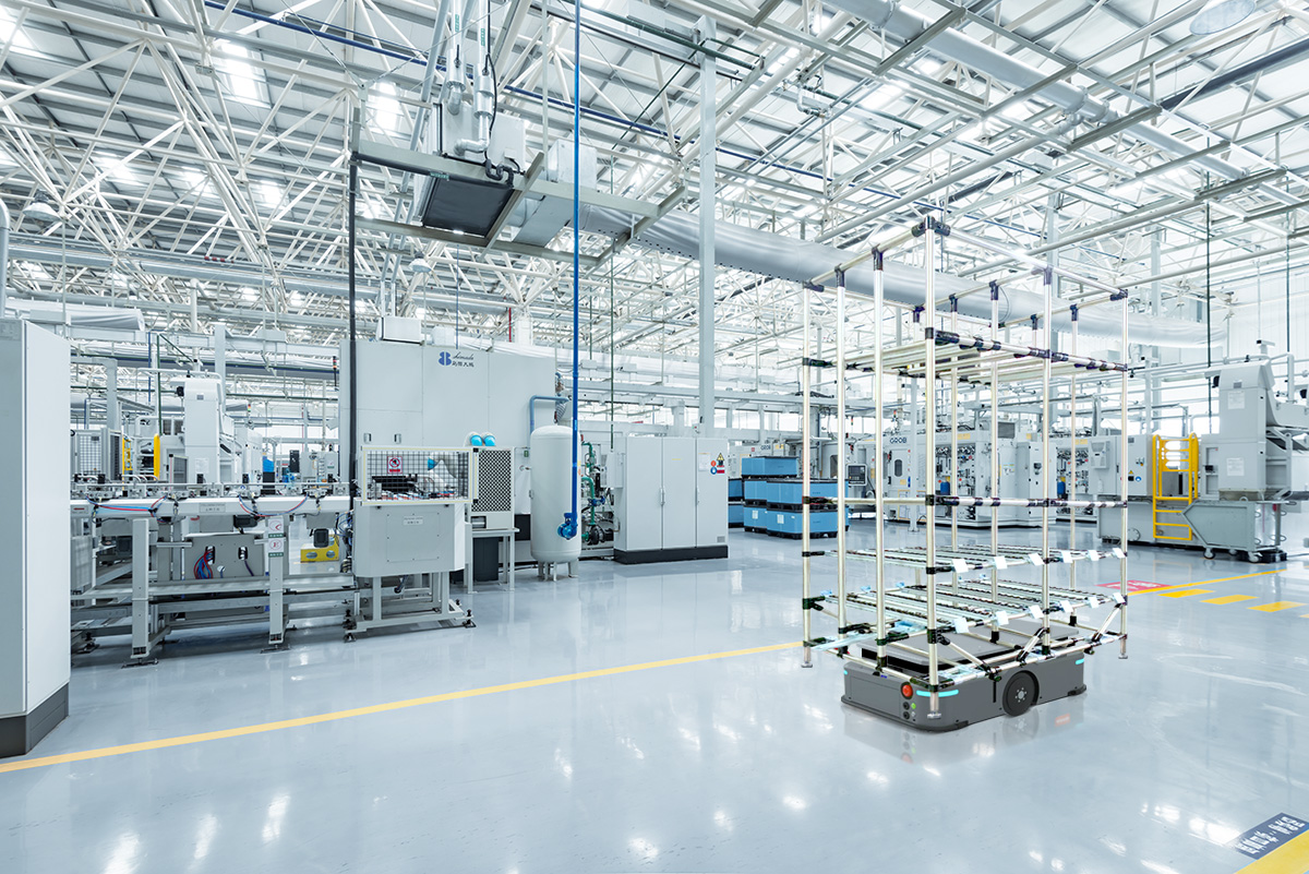 What is AMR robot and the transformation of intralogistics? jacking robot amr in factory